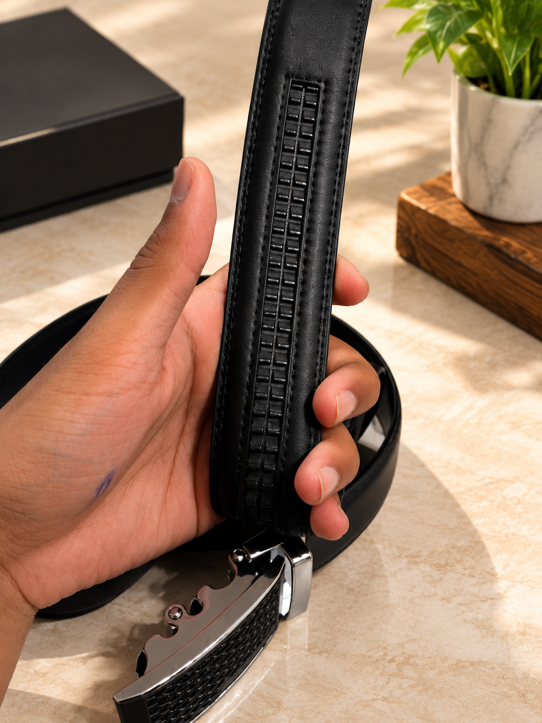 Noir Luxe Automatic Leather Belt – Signature Buckle & Refined Finish